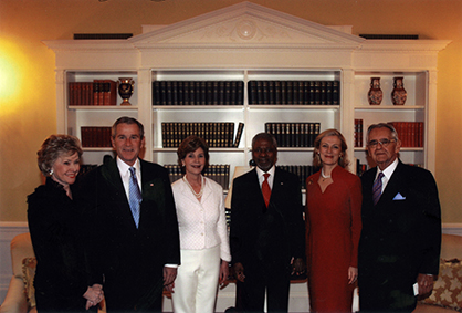 pete and joan with bush